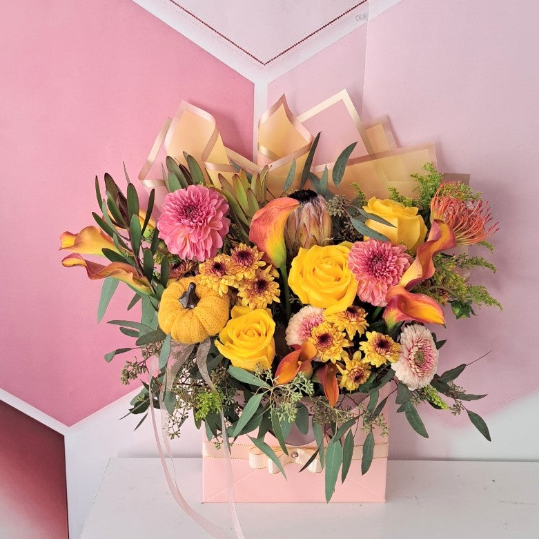 Celebrate the season with stunning Fall & Thanksgiving floral arrangements, available for same-day delivery in Las Vegas and Henderson. From vibrant autumn bouquets to elegant pumpkin centerpieces, each design is filled with warm colors that capture the spirit of fall. Perfect for hosting, gifting, or simply adding a festive touch to your home, these arrangements bring beauty and gratitude to any Thanksgiving table.
Call 702-301-2969 Envelove Beyond Gifts 